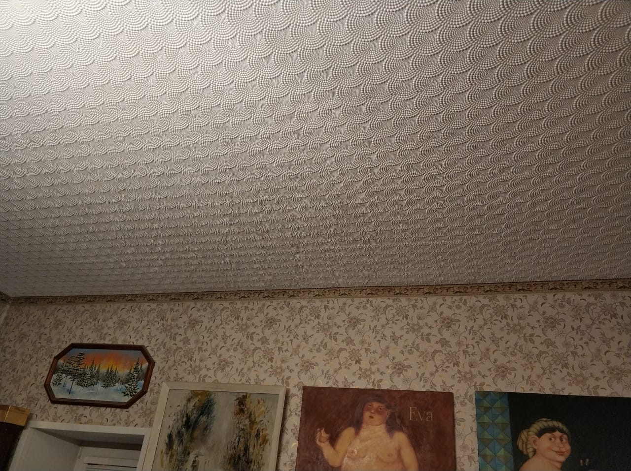 Ремонт потолка в большой комнате