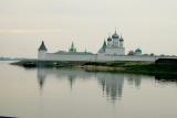 Монастырь!!! Основан в 15 веке у Желтого озера. Со временем Волга изменила русло, и монастырь оказался на берегу.