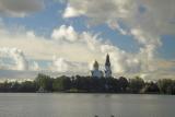 Церковь Петра и Павла на берегу.