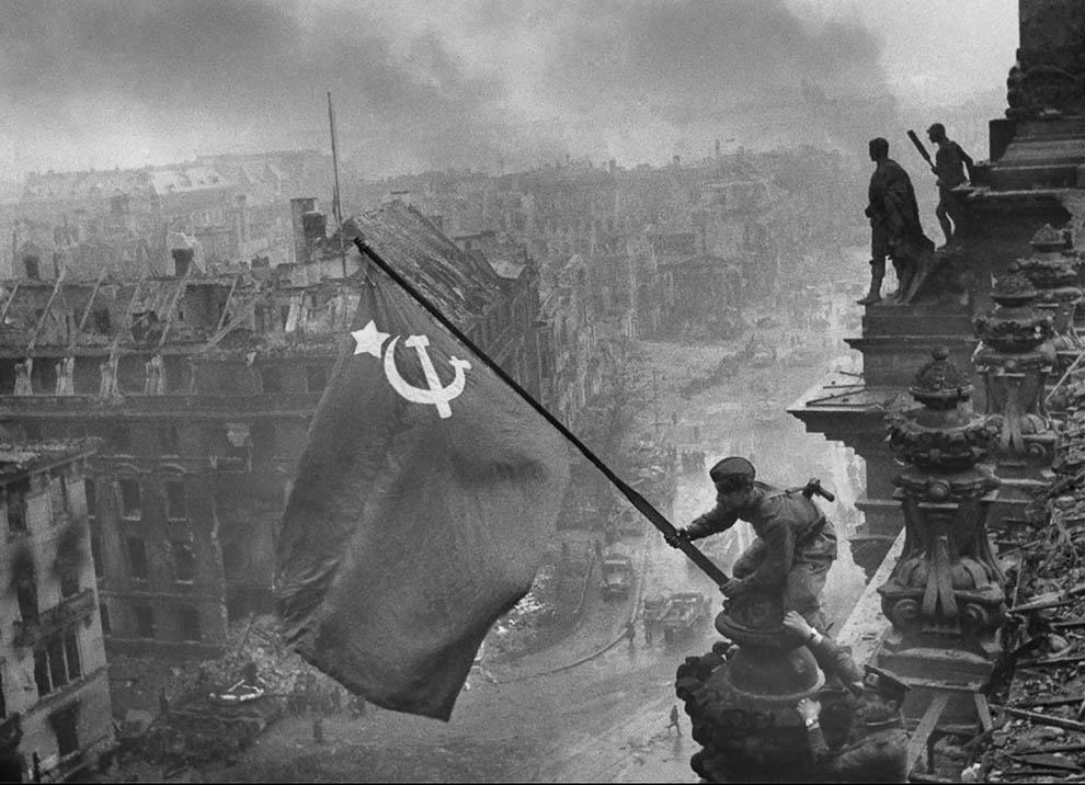 Фото Евгения Халдея
