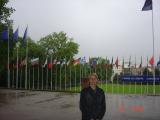 Возле Здания Европейского суда,сын на фоне флага Германии