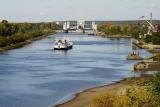 А в 53 километрах выше Нижнего Новгорода на высоком левом берегу Волги собственно Городец. В летописи с 1171 года. Виден шлюз, справа судоремонтный завод.